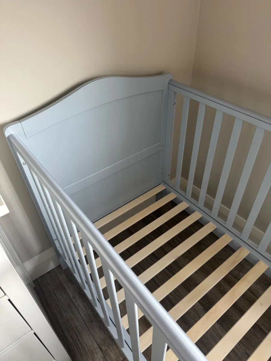 Light Grey/ Cotbed with mattress - Image 3