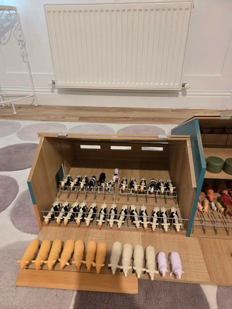 Kids Globe Wooden Farming Farm Shed Playset - Image 2