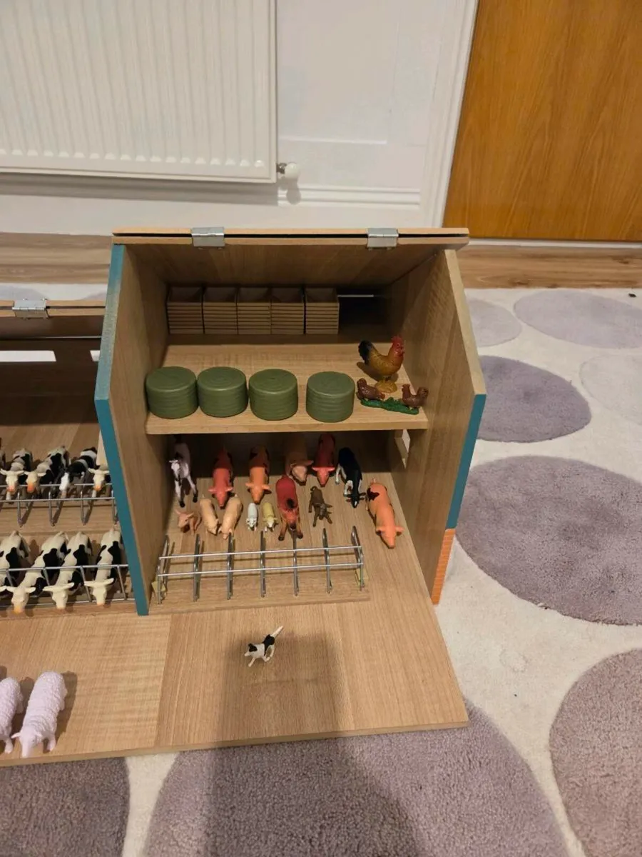 Kids Globe Wooden Farming Farm Shed Playset - Image 3