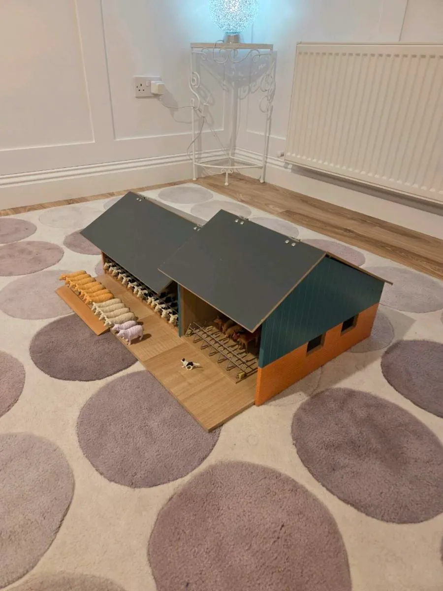 Kids Globe Wooden Farming Farm Shed Playset - Image 4