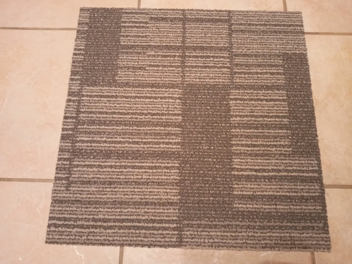 Lot of - 350 x Carpet Tiles for Sale - Image 2
