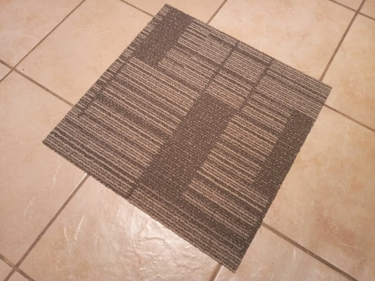 Lot of - 350 x Carpet Tiles for Sale - Image 4