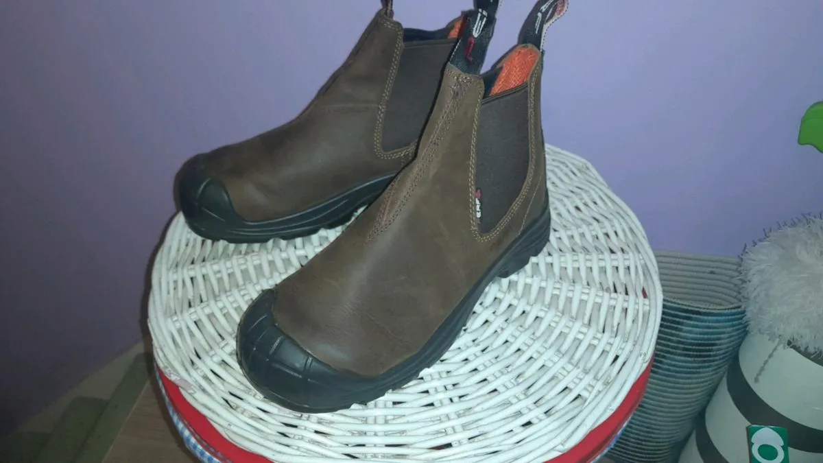 New Leather Steel toe safety boots - Image 1