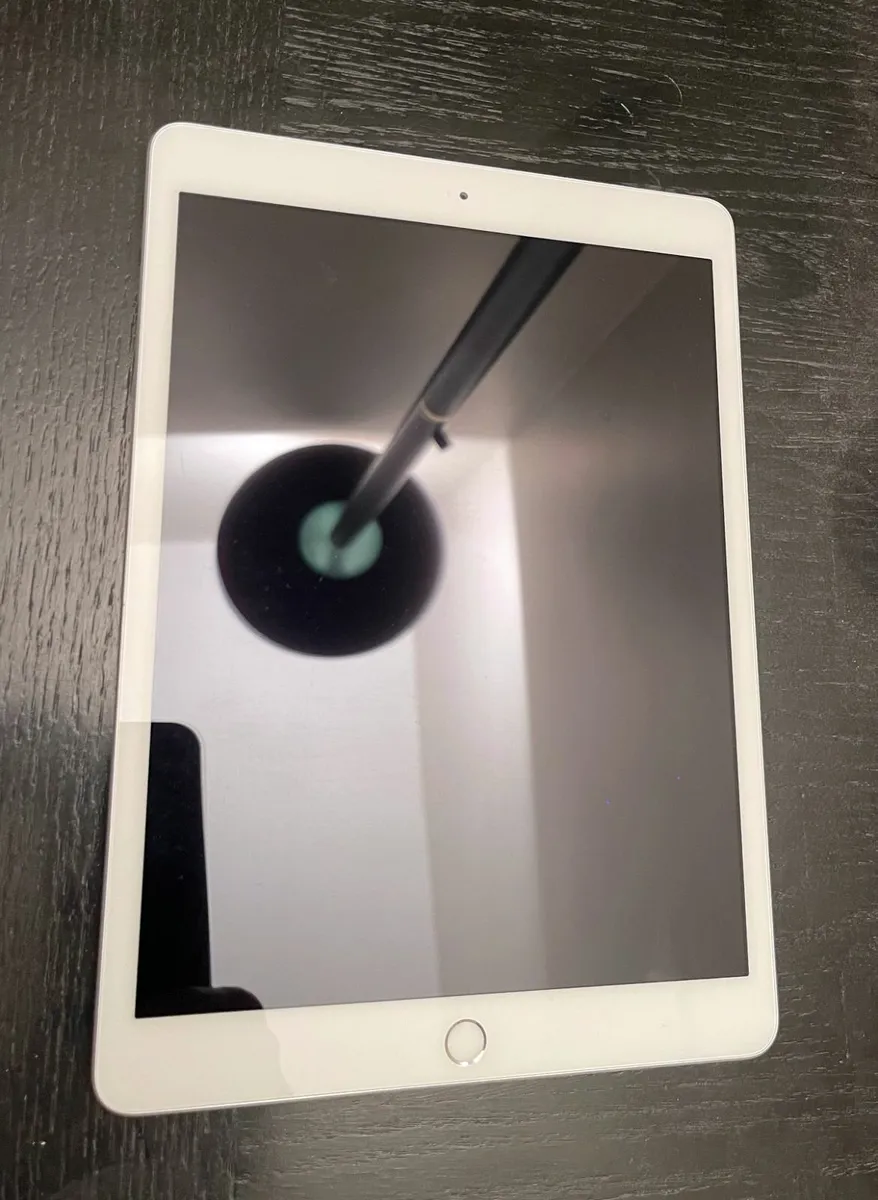 Apple iPad 7th Gen 128Gb in perfect condition - Image 2