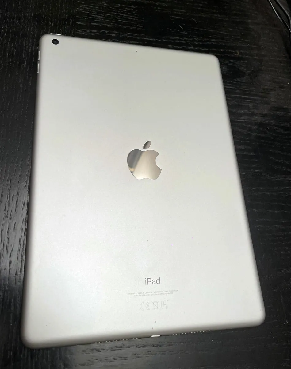Apple iPad 7th Gen 128Gb in perfect condition - Image 4