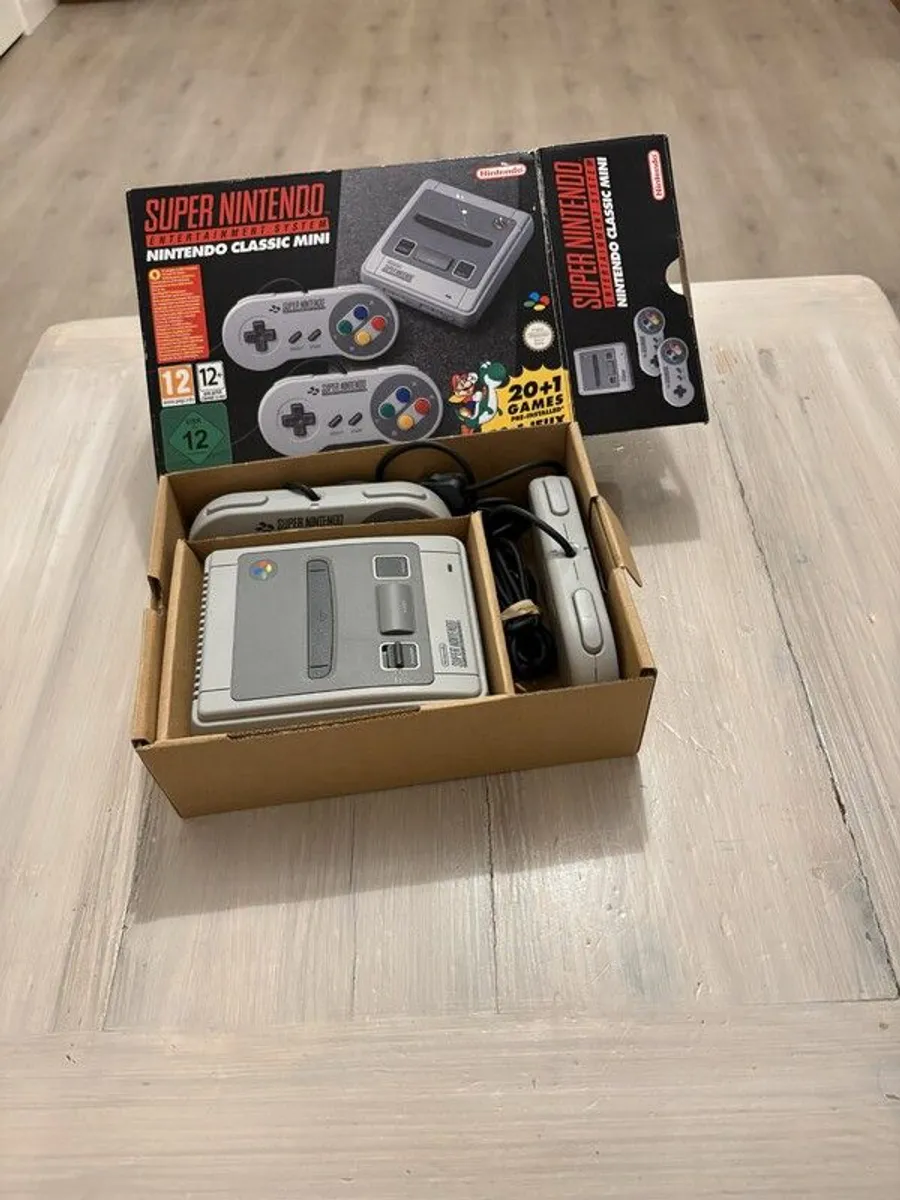 SNES - Nintendo Classic Mini (w/ 2x Controllers) - Image 1