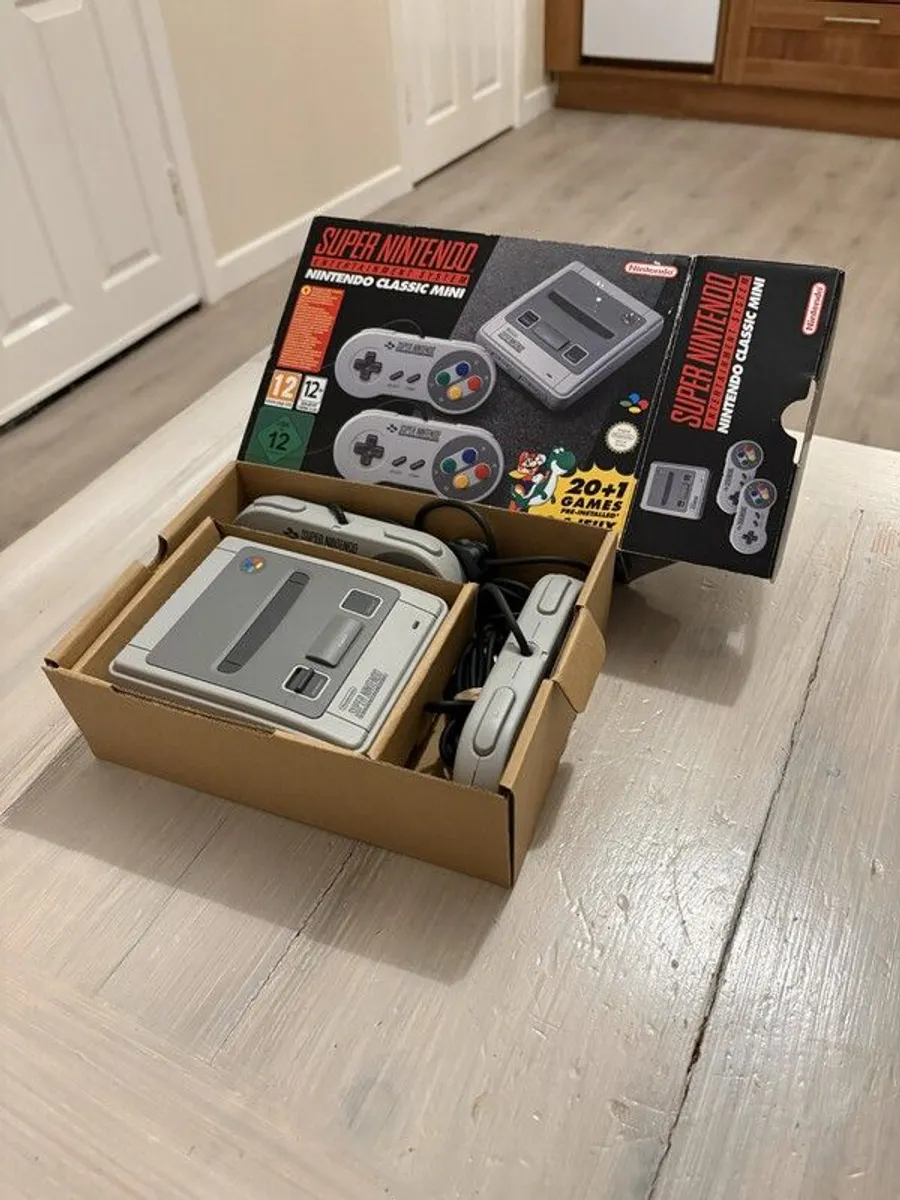 SNES - Nintendo Classic Mini (w/ 2x Controllers) - Image 2