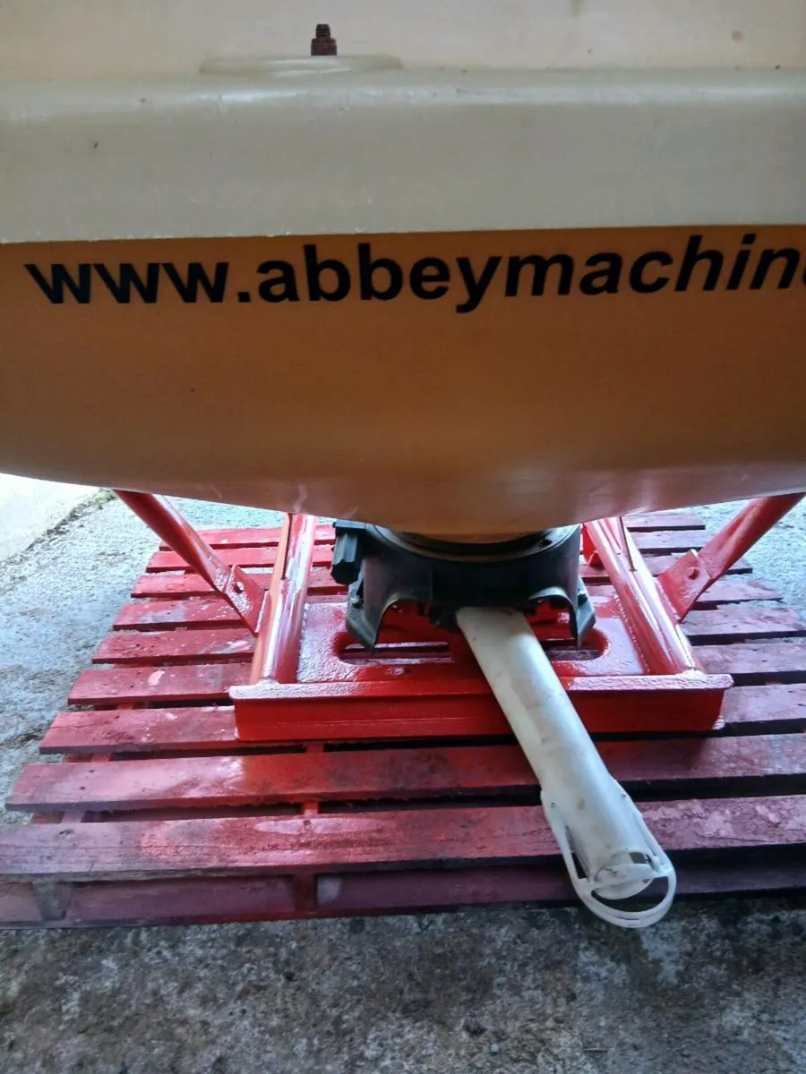 Fertiliser spreader - Image 2