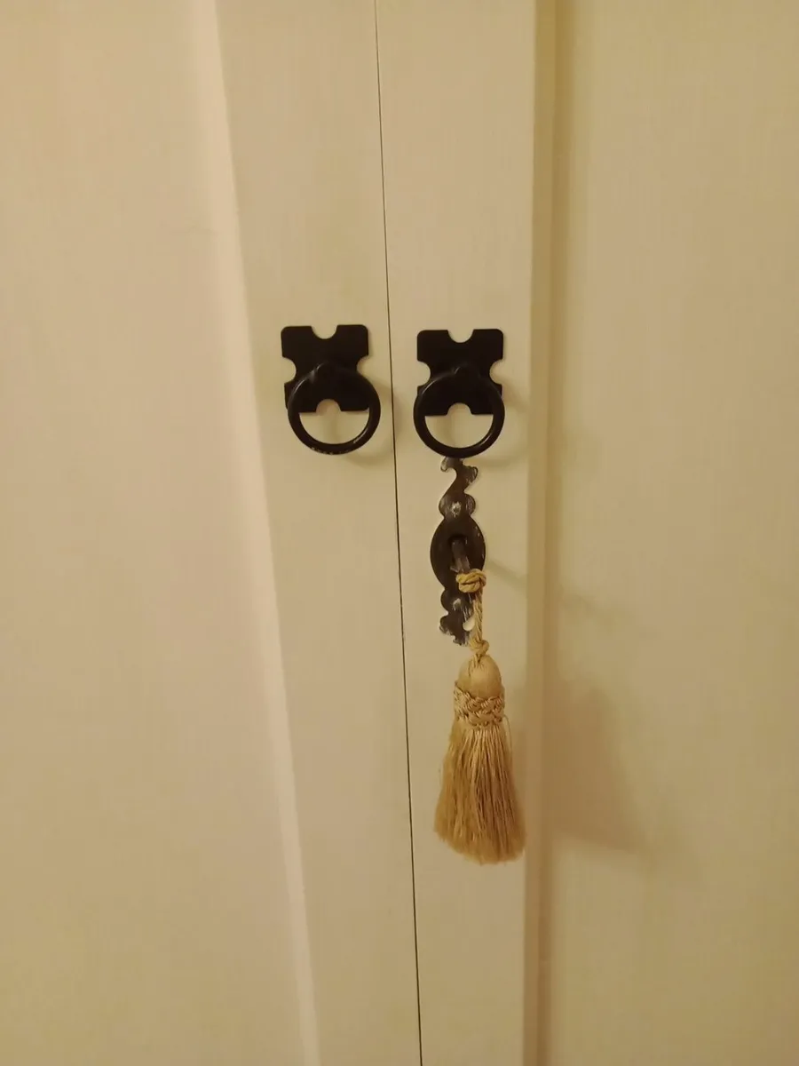 Beautiful vintage white french style wardrobe - Image 1