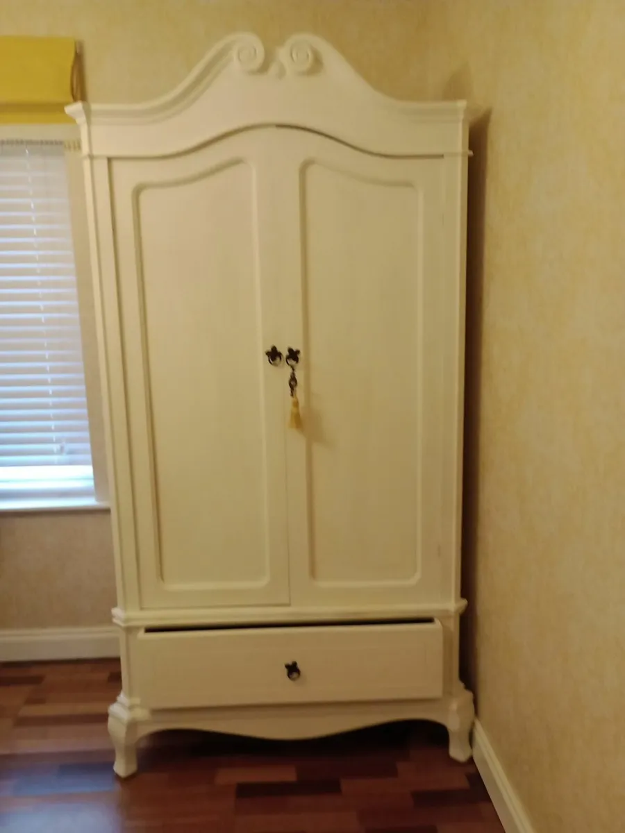 Beautiful vintage white french style wardrobe - Image 4
