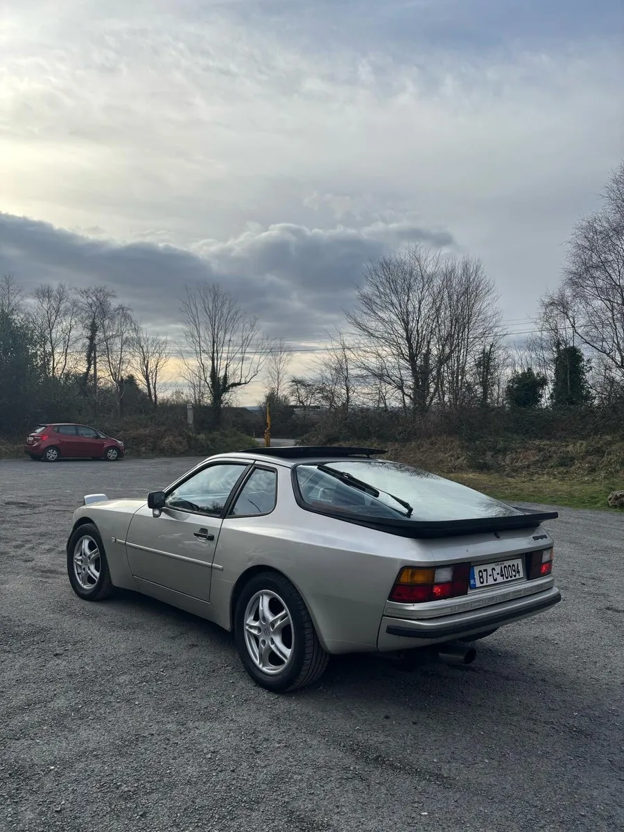 Porsche 944 - Image 3