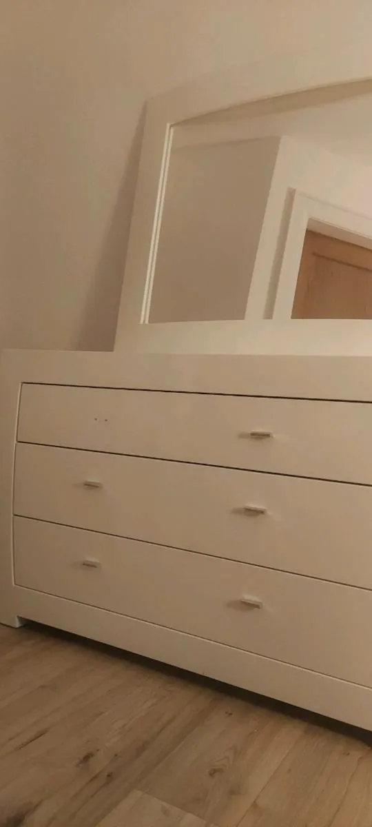 Gloss White 3 Wide Drawer Chest & Matching Mirror - Image 2