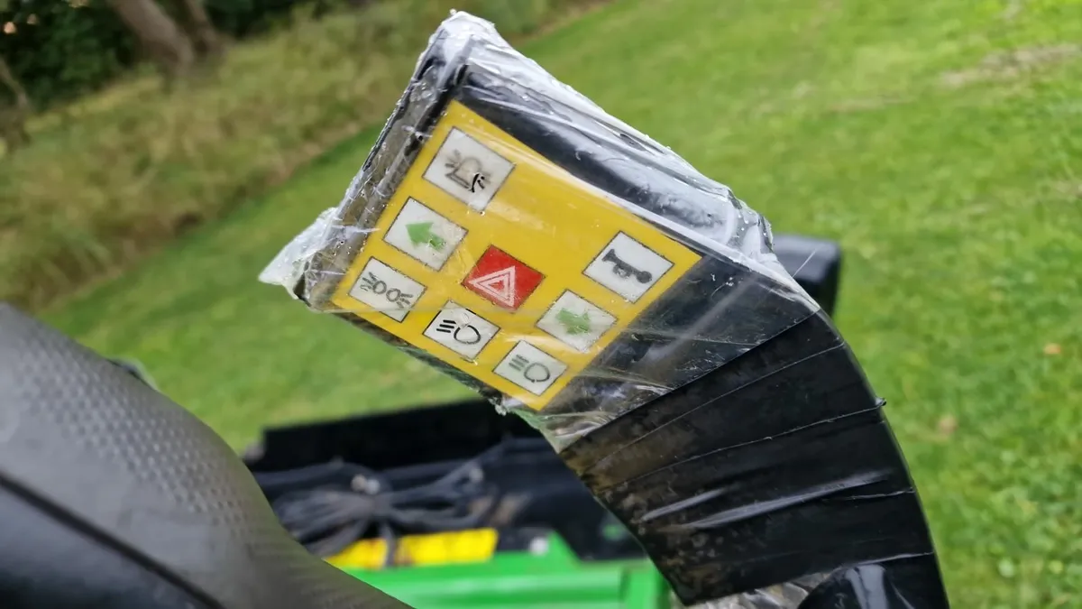 2020 John Deere diesel zero turn ride on mower - Image 4