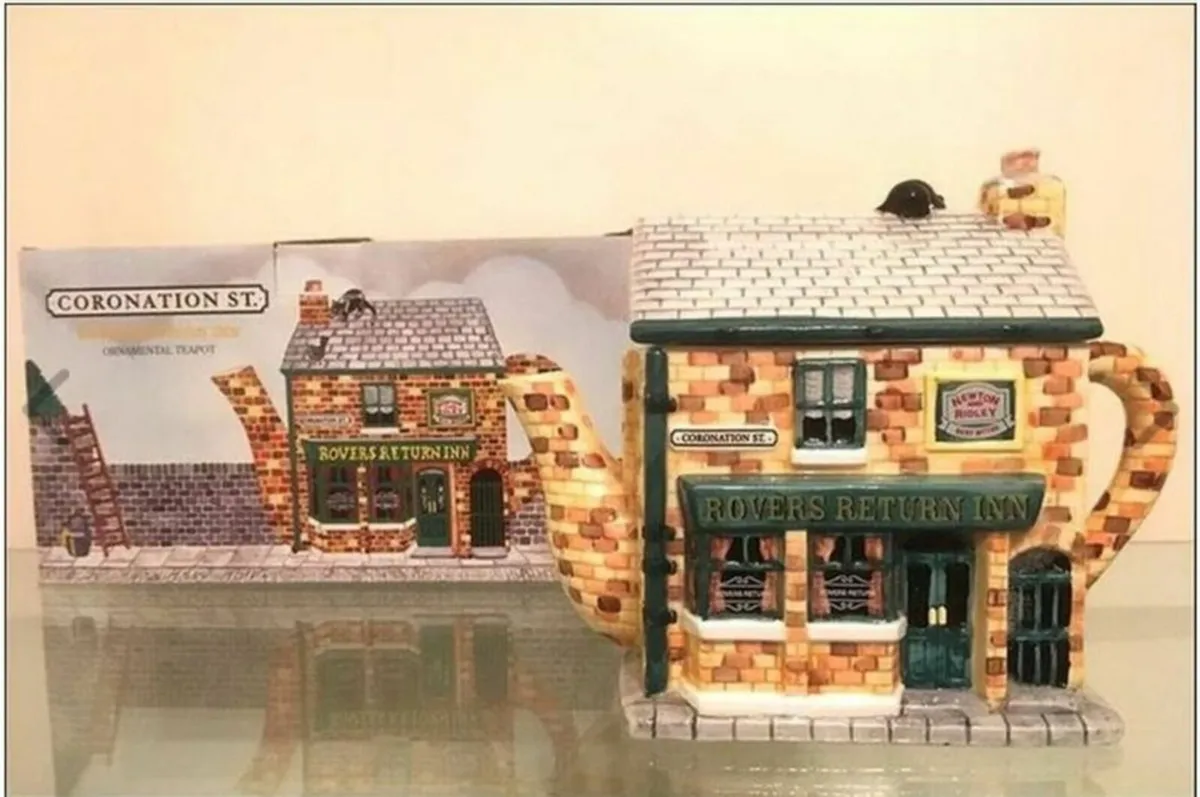 Coronation Street - Rovers Return - Teapot - Image 1