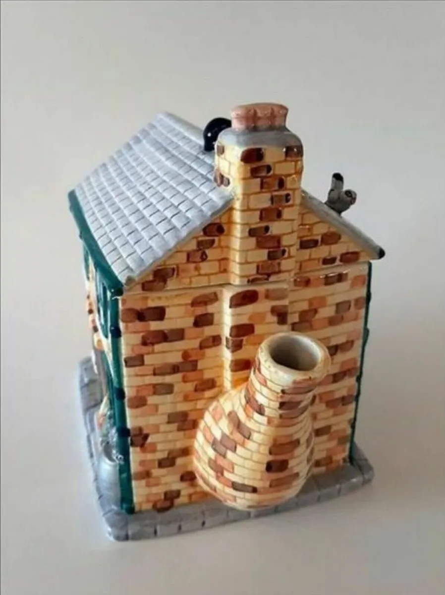 Coronation Street - Rovers Return - Teapot - Image 2