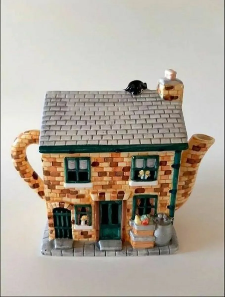 Coronation Street - Rovers Return - Teapot - Image 4