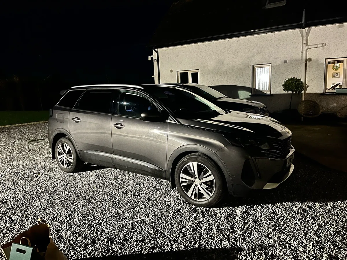 Peugeot 5008 - Image 1