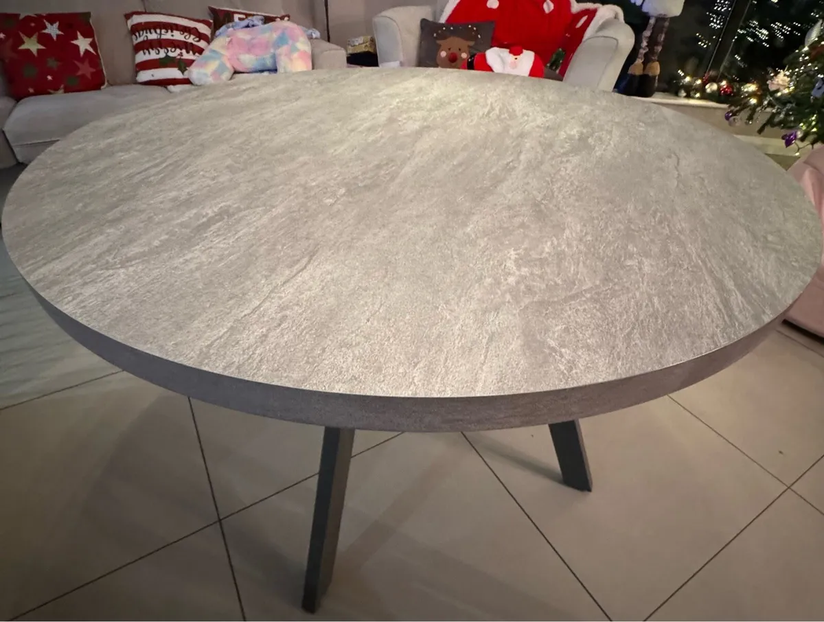 Round dining table - Image 2