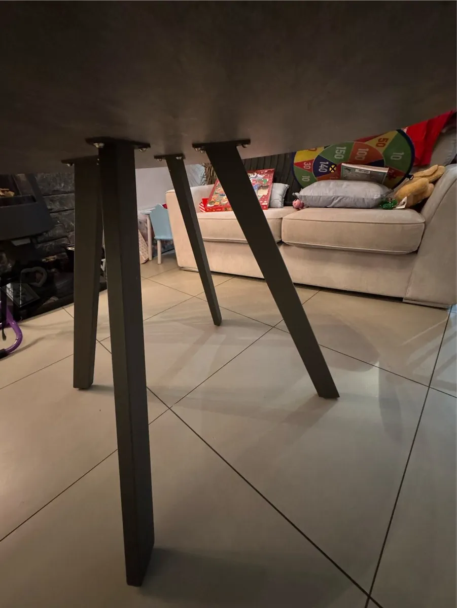 Round dining table - Image 3