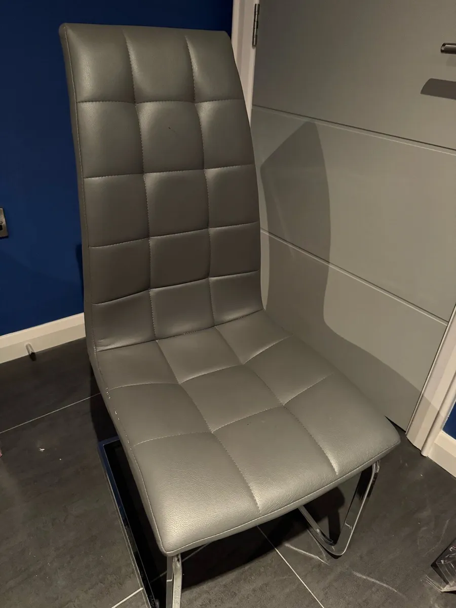 Round dining table - Image 4