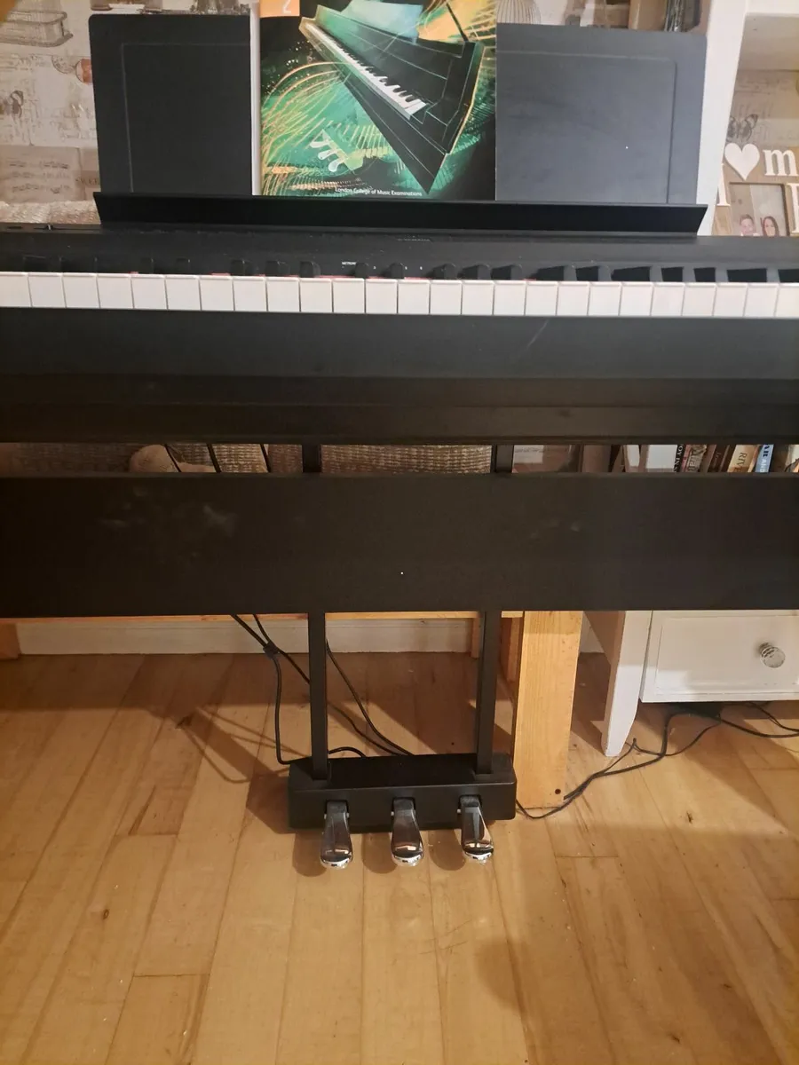 Yamaha Electric Piano - Image 4