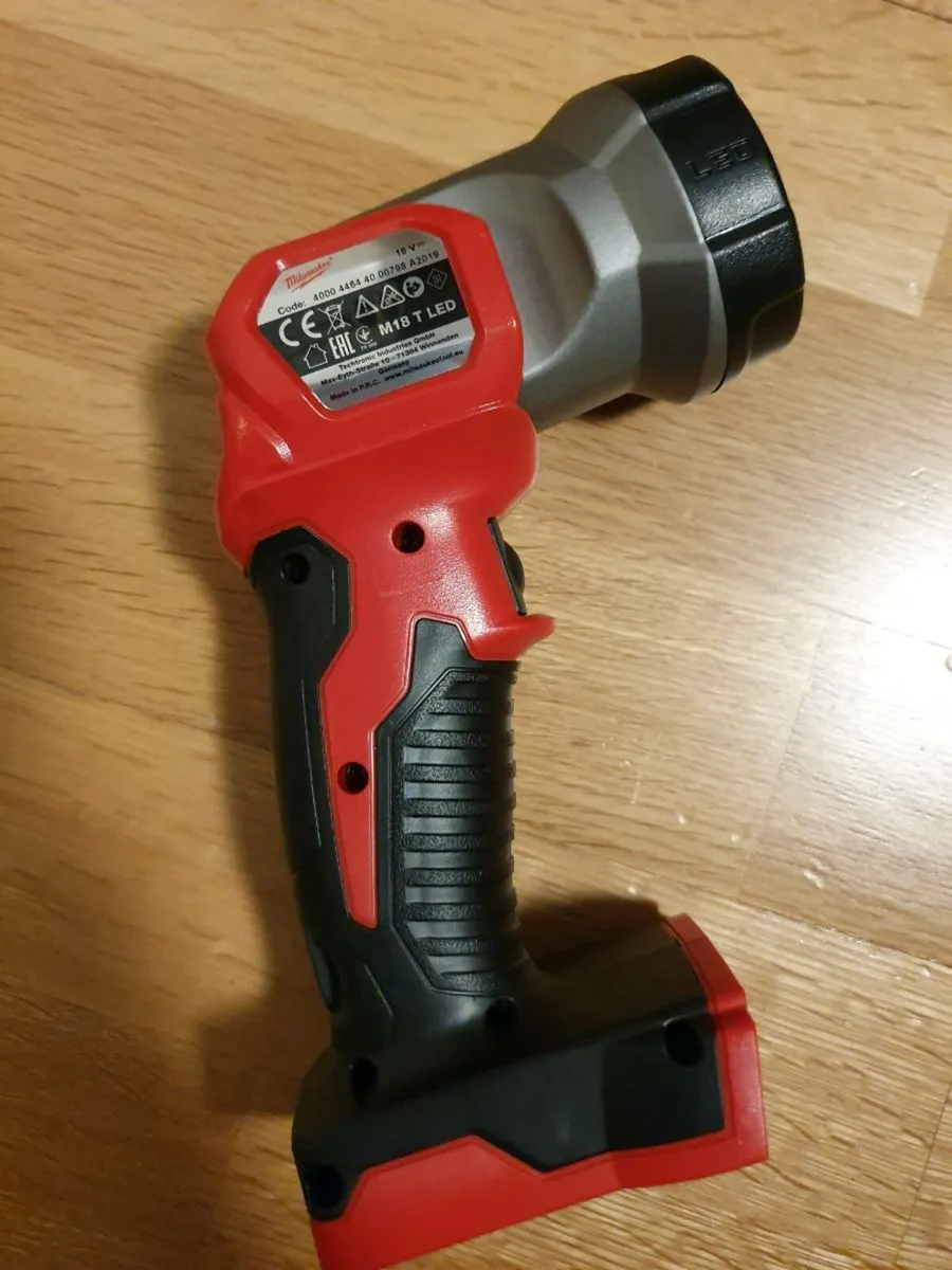 Milwaukee M18 Handheld LED Light - Image 3
