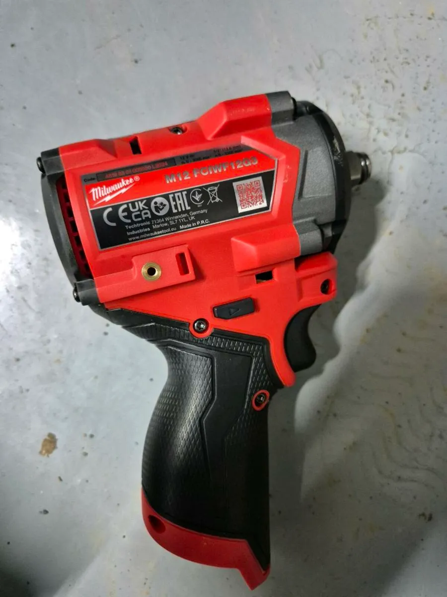 Milwaukee M12 Fuel 1/2' Stubby Impact Wrench Body - Image 2
