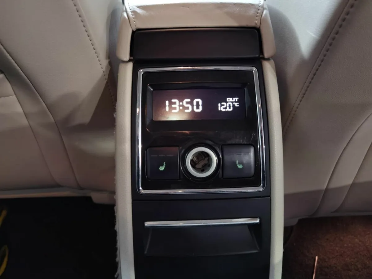 Skoda Superb 2015 1.6 TDI 105 Bhp - Image 2