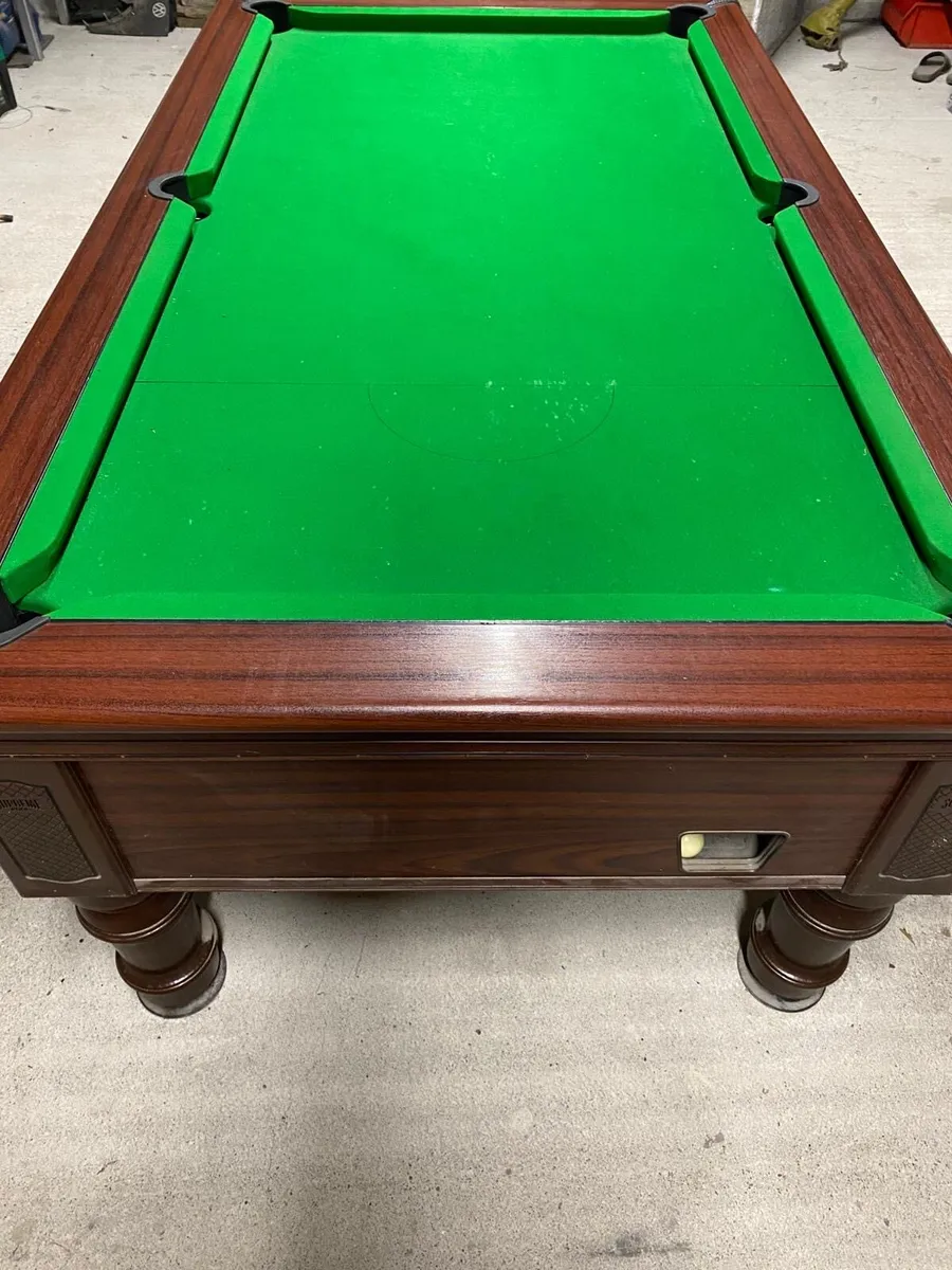 Pool table - Image 1