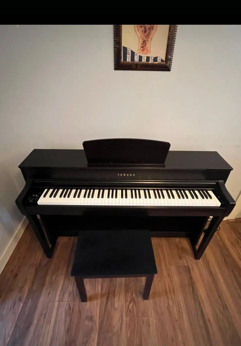 YAMAHA Clavinova CLP735 Digital Piano - Image 1