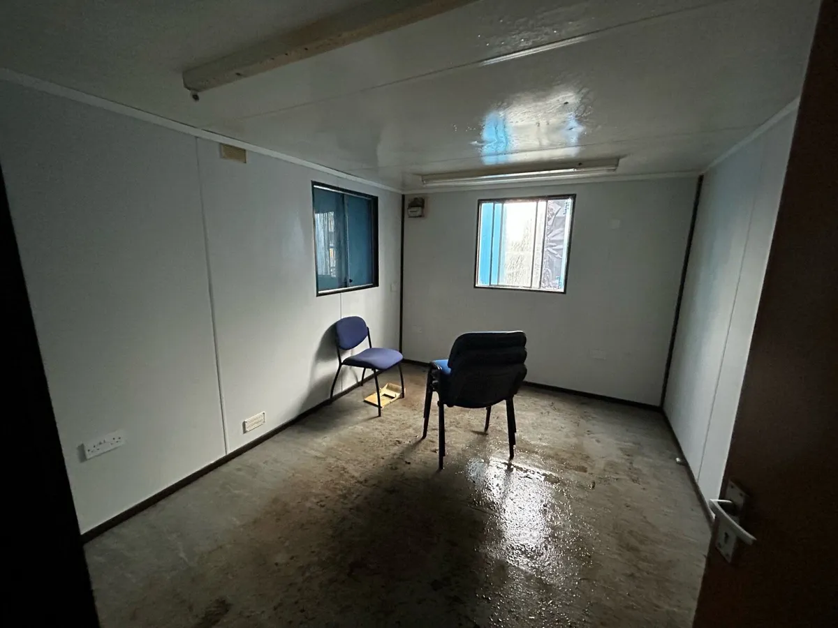 Container cabin 32ft x 10ft - Image 3