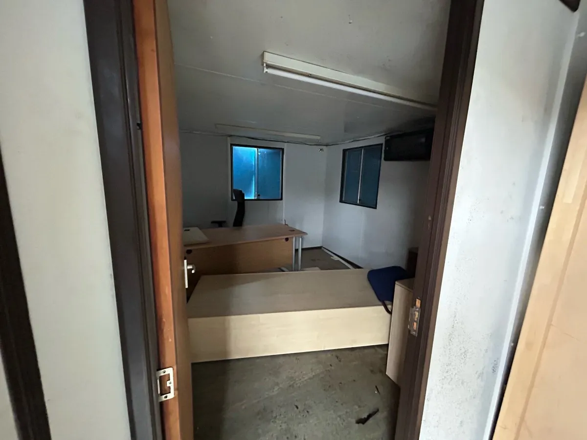 Container cabin 32ft x 10ft - Image 4