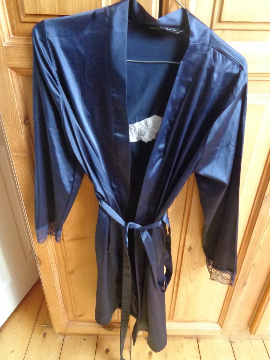 Bridemaid Dressing Robe for Sale - Image 2