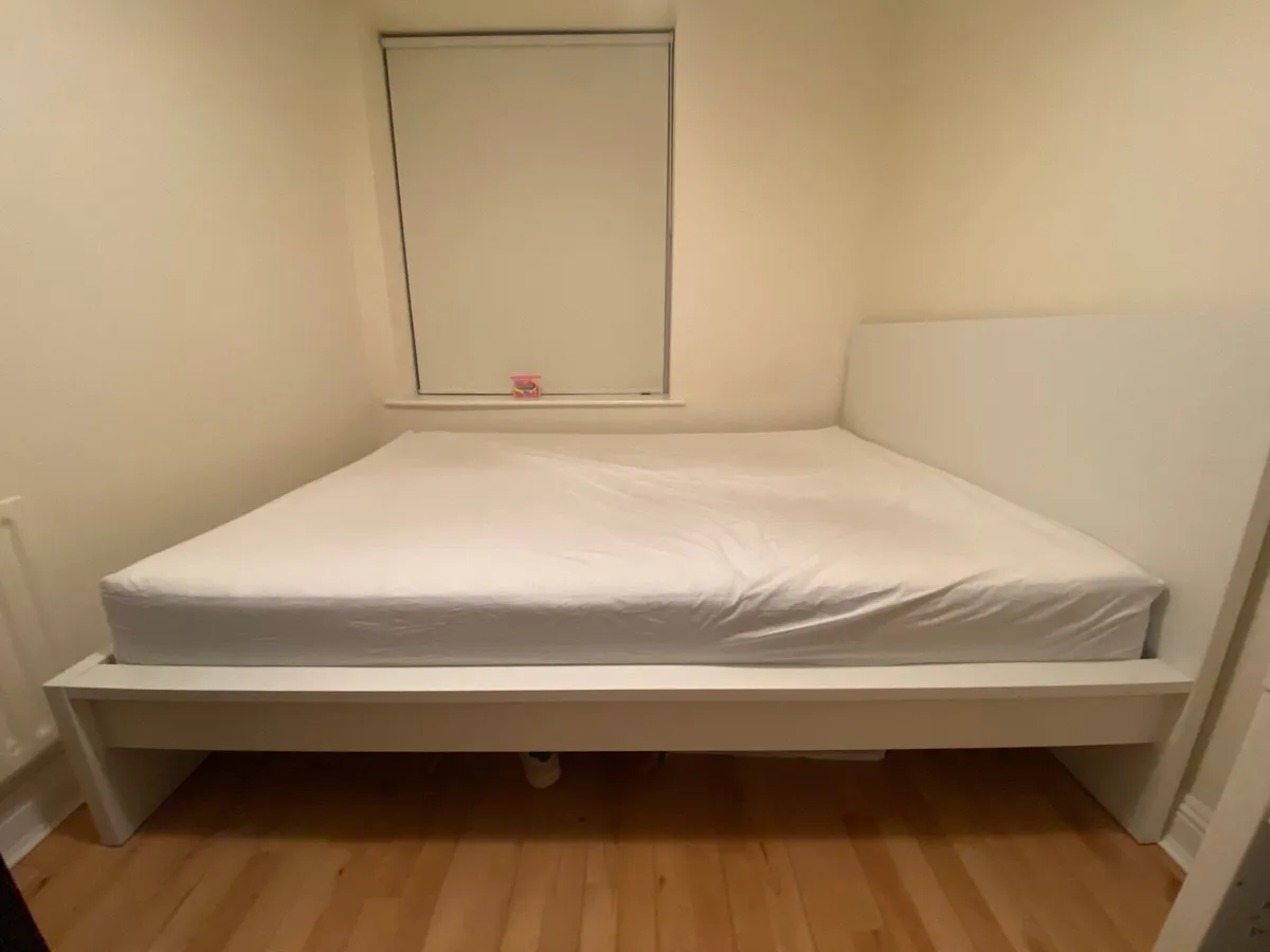 Bed - Image 1