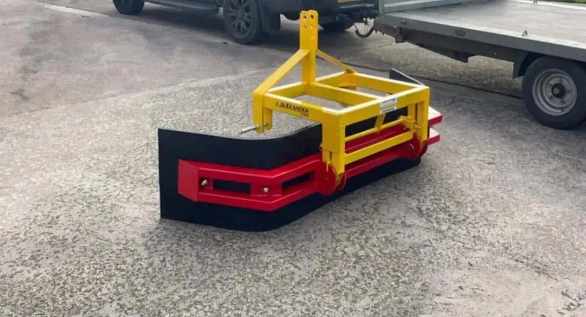 YARD SCRAPER MCKENNA NEW - Image 1