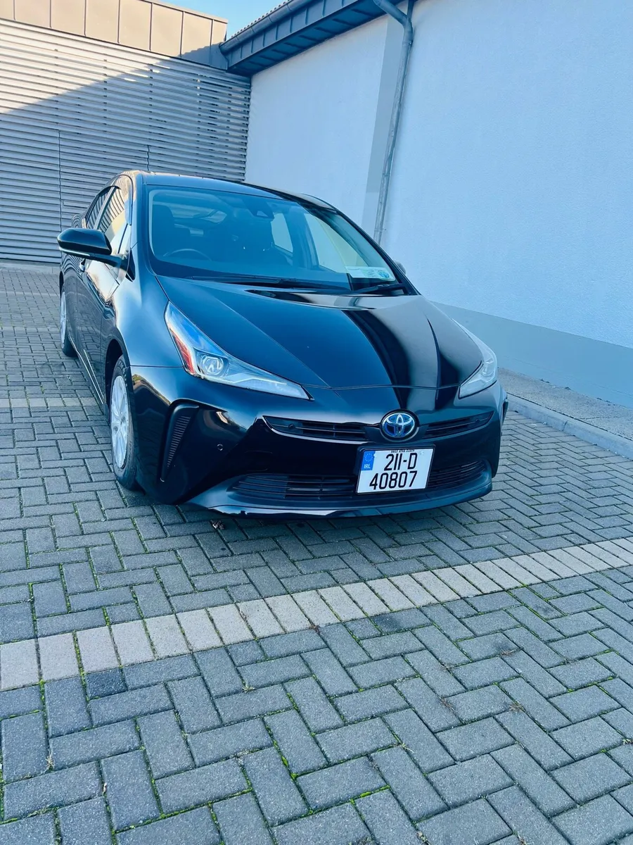 2021 Toyota Prius Luxury – 1.8 Hybrid Automatic - Image 3