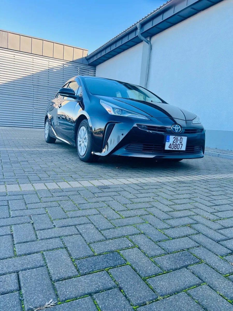 2021 Toyota Prius Luxury – 1.8 Hybrid Automatic - Image 4