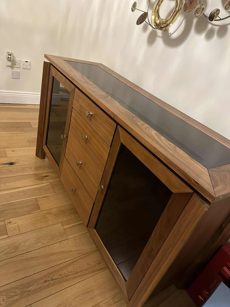 Table and chairs (solid oak) with matching sideb - Image 2