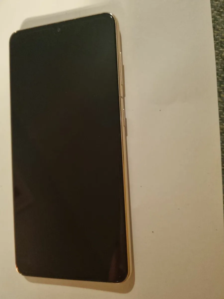 Samsung phone - Image 3