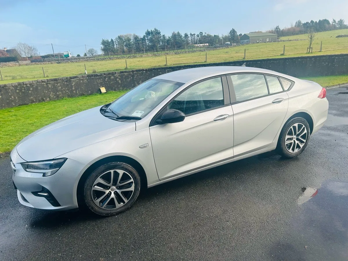 2021 Opel Insignia Very low mls - Image 4
