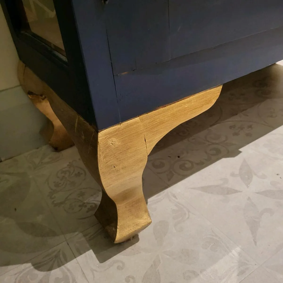 Elegant Display Cabinet - Image 3