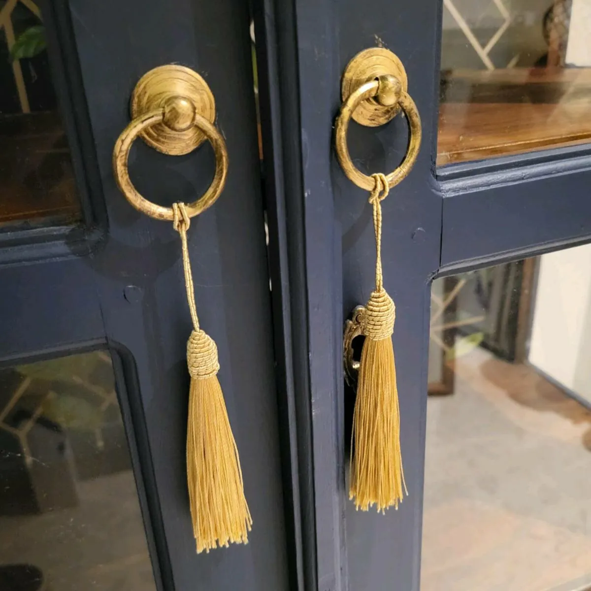 Elegant Display Cabinet - Image 4