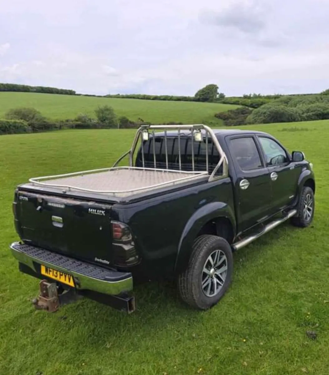 Toyota Hilux Invincible - Image 4