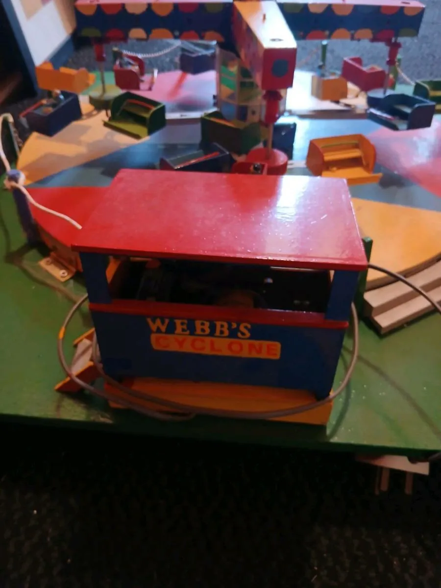 SCRATCH BUILT TWISTER FAIRGROUND  RIDE - Image 4