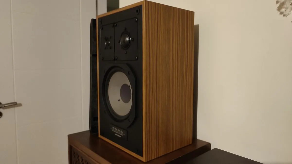 GRUNDIG BOX 660, 3way bookshelf speakers. VGC. - Image 3