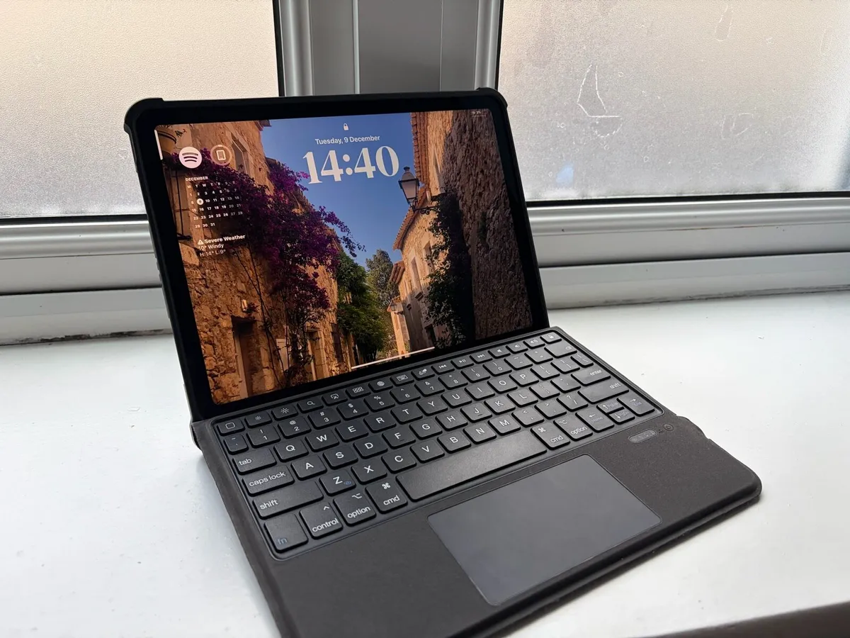 iPad Air 4th Gen – 10.9” - Image 1