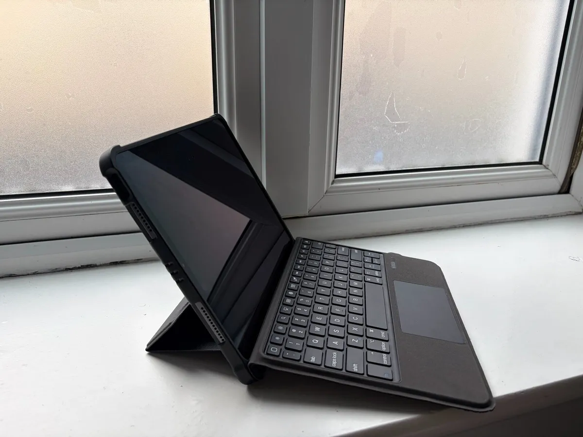 iPad Air 4th Gen – 10.9” - Image 2