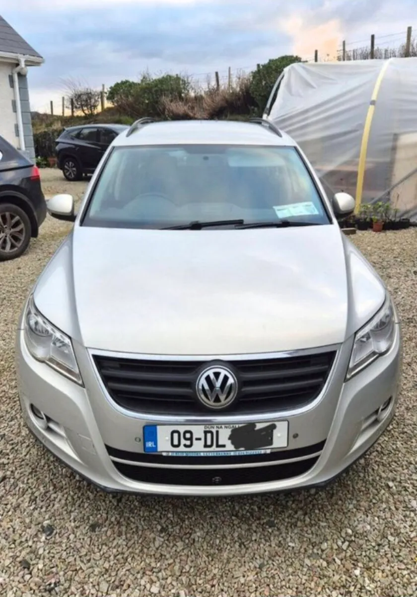 Volkswagen Tiguan SUV 4WD Silver 2009 - Image 1