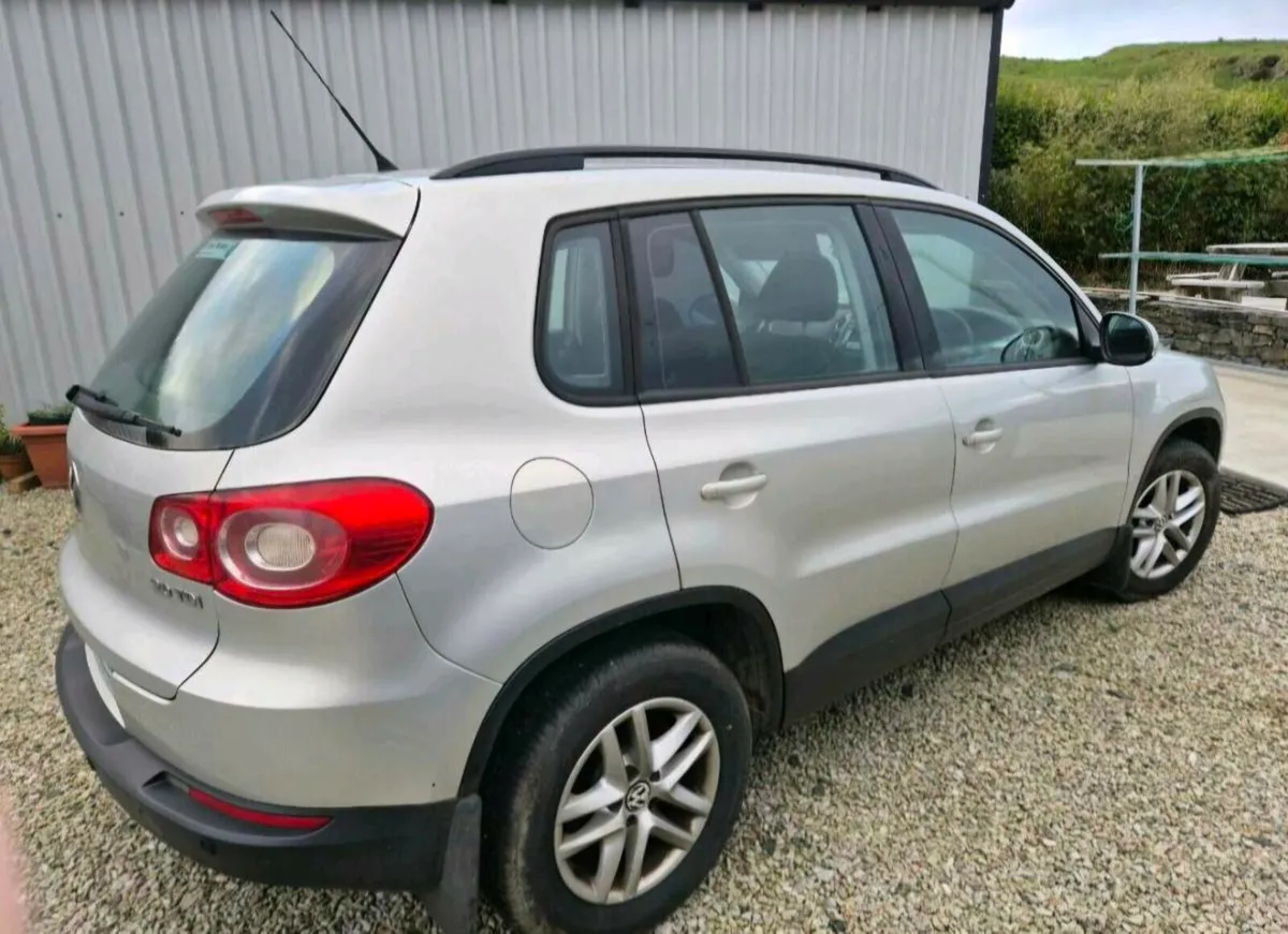 Volkswagen Tiguan SUV 4WD Silver 2009 - Image 3