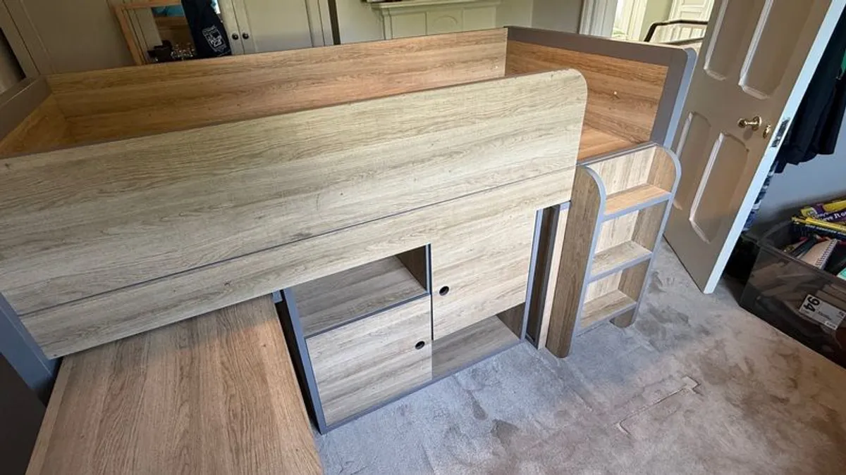 Like new children's bed with mattress, desk and ample storage - Image 4